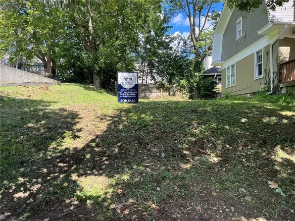 4235 Charlotte St, Kansas City, MO 64110