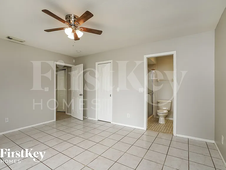 3721 SW 6th Ave — Photo 8