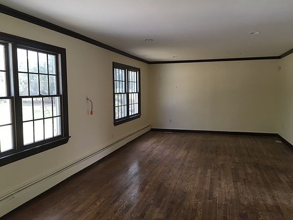 5th image of 4 Crossgrove Dr