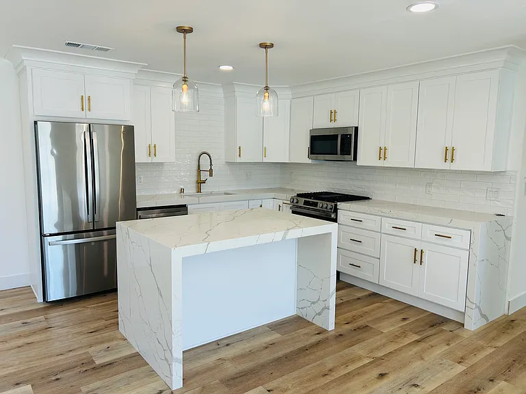 6281 Balmoral Dr — Photo 2