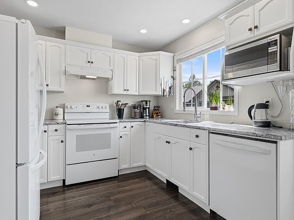 5th image of 46360 Valleyview Rd #9