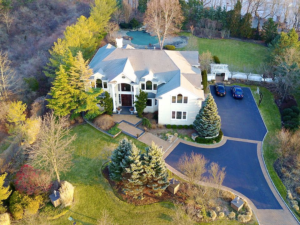 1st image of 24 Woodbury Farms Dr