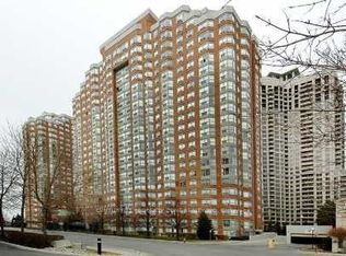 325 Webb Dr #601, Mississauga, ON L5B 3Z9