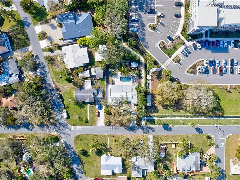 326 S Lime Ave — Photo 51