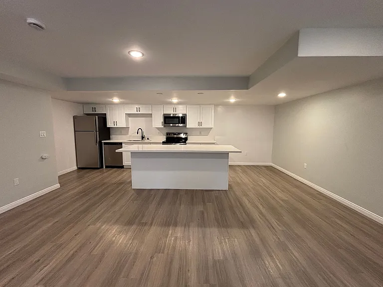 1635 North Martel Avenue — Photo 40