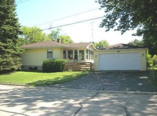 1139 Wicker St, Woodstock, IL 60098