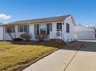 3325 Susan Dr NW, Cedar Rapids, IA 52405