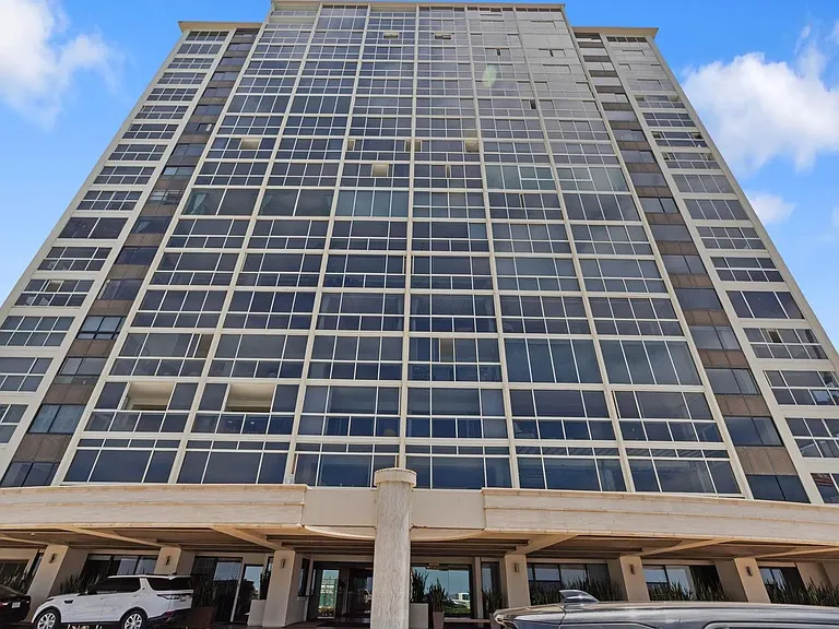939 Coast Blvd #6F — Photo 2