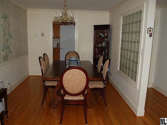 3rd image of 306 Tremont Cir