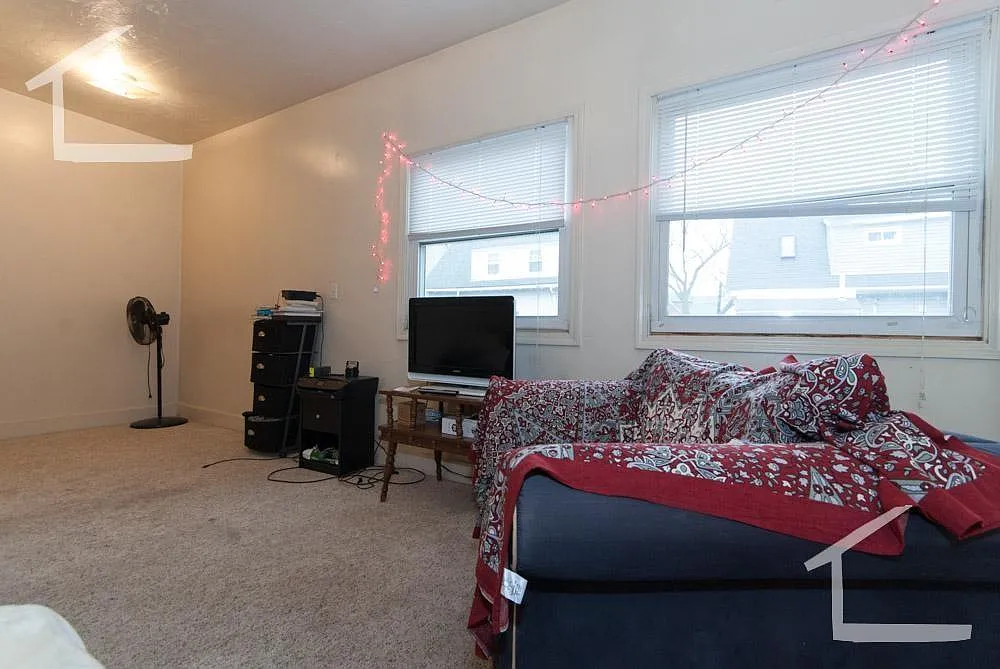 3 bed, 1100 sqft, $3,700 — Photo 4