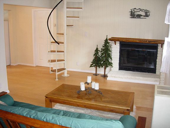 Living Room Photo 3
