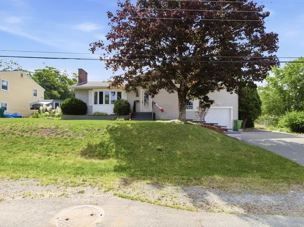 8 Lakeview Dr, Windsor, NS B0N 2T0