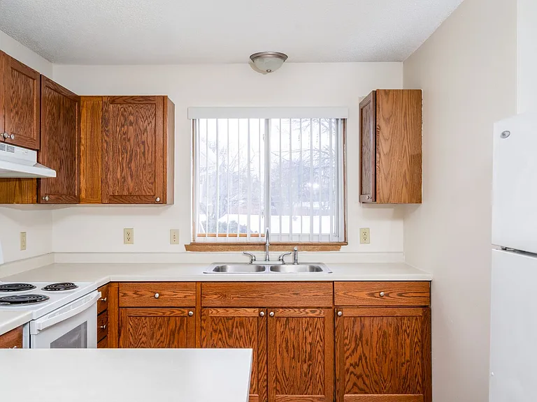 Raven Court Townhomes — Photo 16