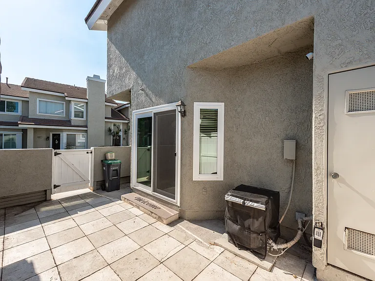 166 Greenmoor — Photo 24