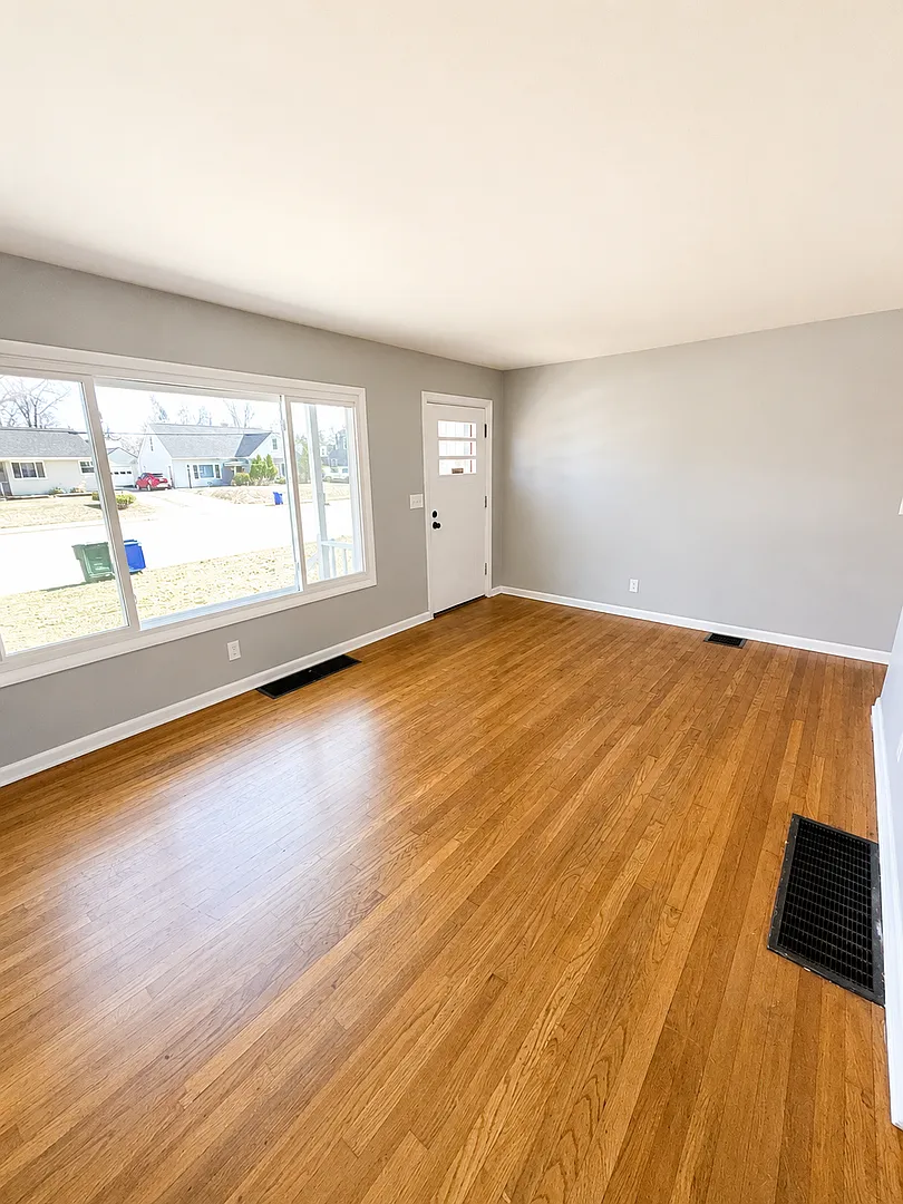 3 Bedroom Cape Cod Home with a Yard & Garage! — Photo 2