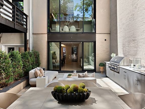 3rd image of 251 E 61st St APT 1