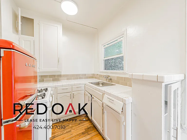 836 Sanborn Ave #315 — Photo 11