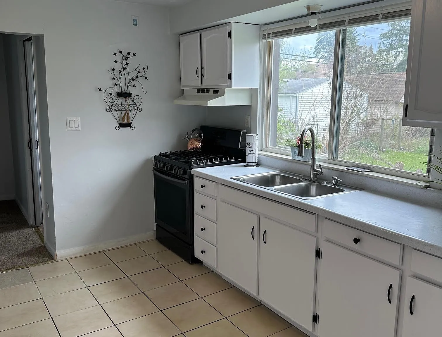 3 bed, 1187 sqft, $1,900 — Photo 3