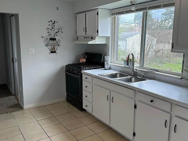 26786 Barrington St — Photo 3