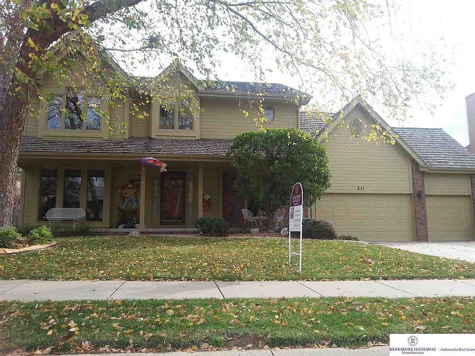 1st image of 211 N 163rd St