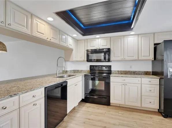 146 Cypress WAY E #7, NAPLES, FL 34110