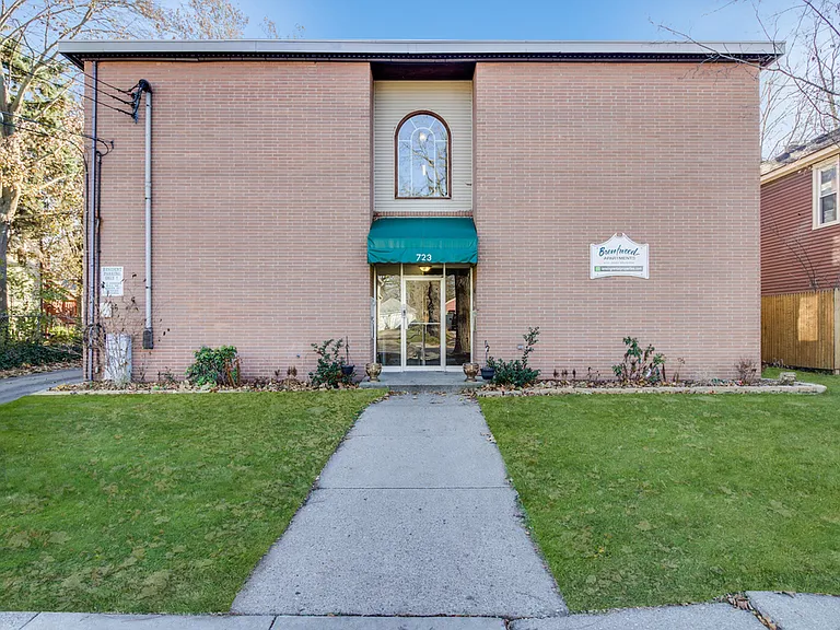 723 W Shiawassee St — Photo 14
