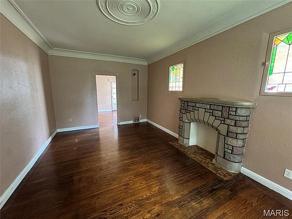 5th image of 9705 Perrin Ave