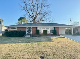 910 Tyler Ave, Muscle Shoals, AL 35661