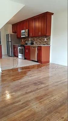 Rented by Bouklis Group | media 25