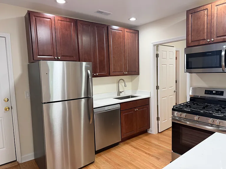 1627 W Superior St #3 — Photo 7