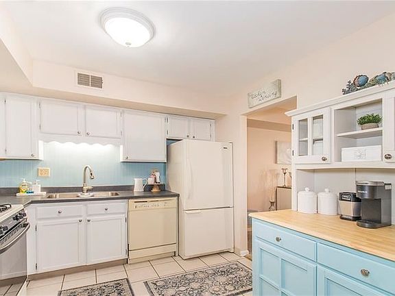 3rd image of 303 Alfred Pl