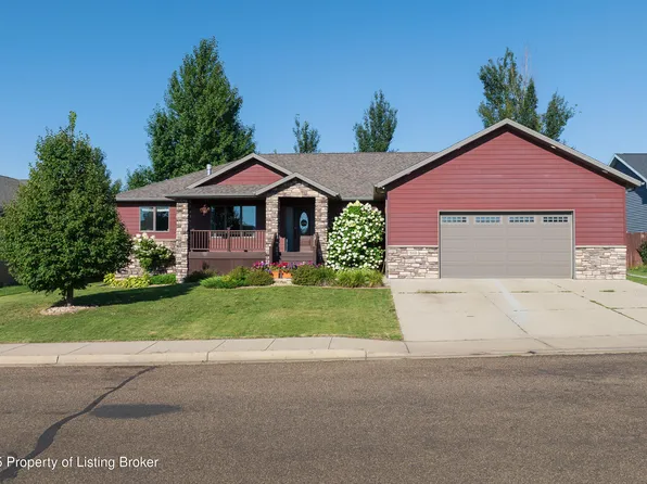 861 Mustang Ave, Dickinson, ND 58601