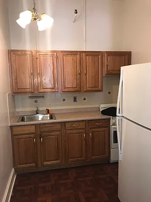 Rented by Chartwell Manhattan Realty | media 14