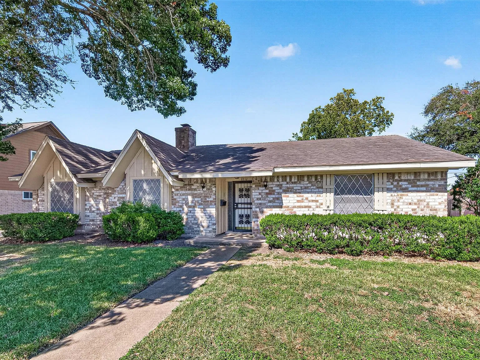 4 bed, 2.5 bath, 2135 sqft, $2,150 — Photo 3