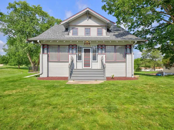 206 S Hackett Rd, Waterloo, IA 50701