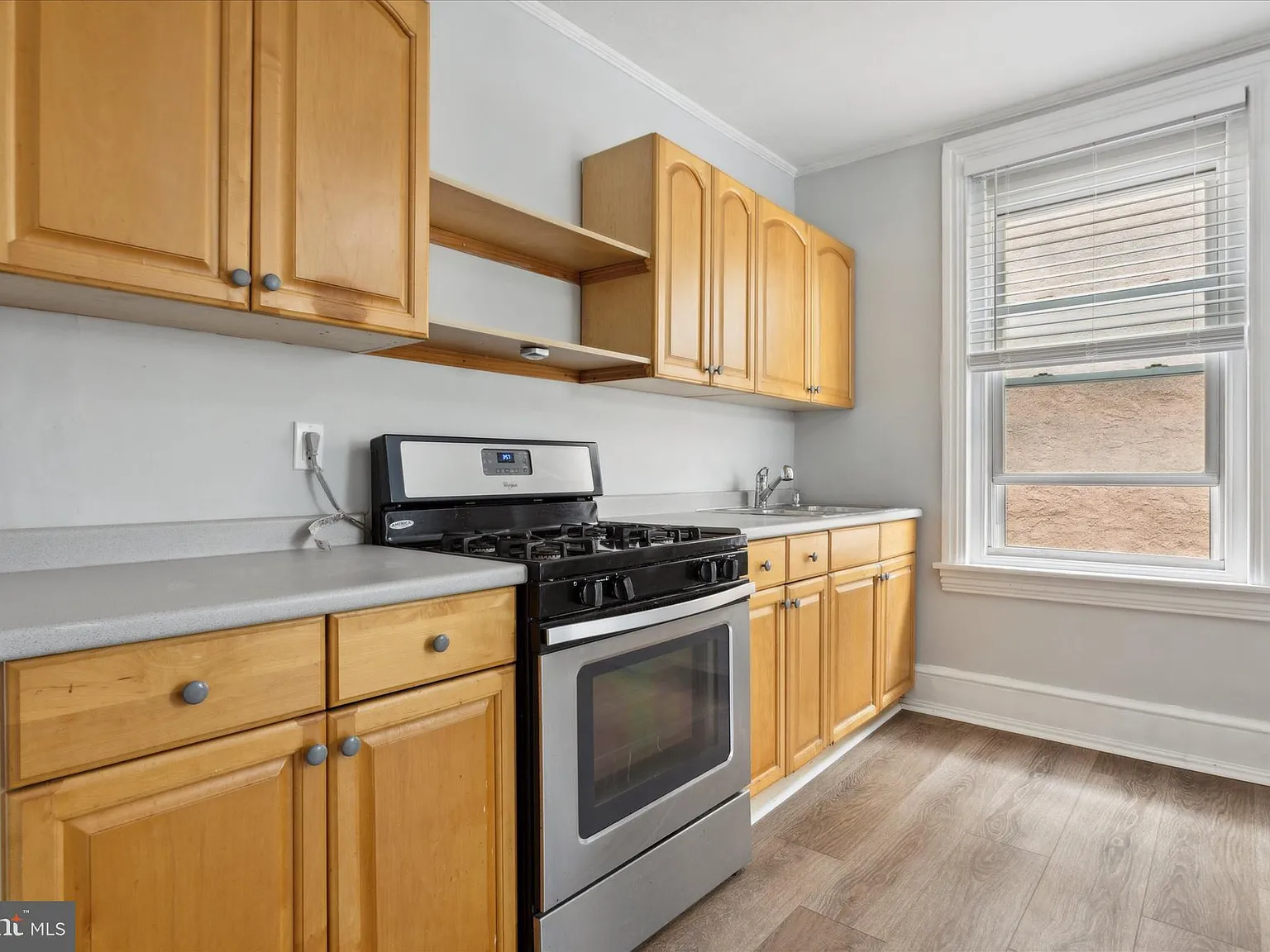 2 bed, 1000 sqft, $1,700 — Photo 3
