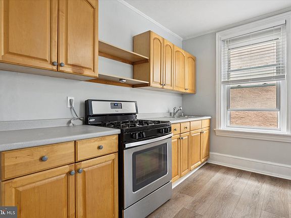 3rd image of 192 Dupont St #2