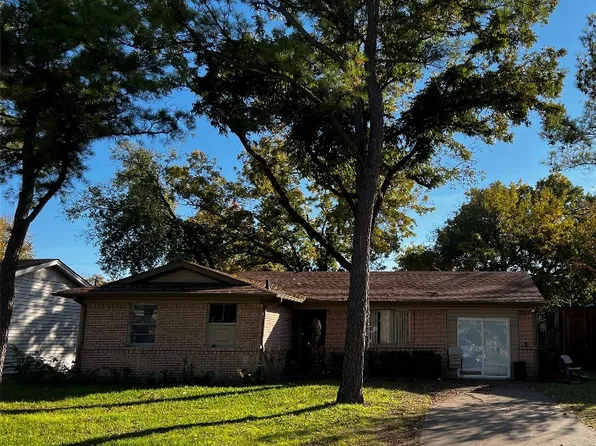 117 W Cober Dr, Grand Prairie, TX 75051