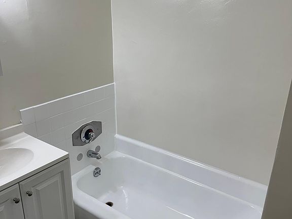 3rd image of 827 10th St #3-D