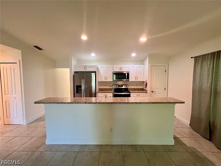 3322 NW 17th Ln — Photo 8