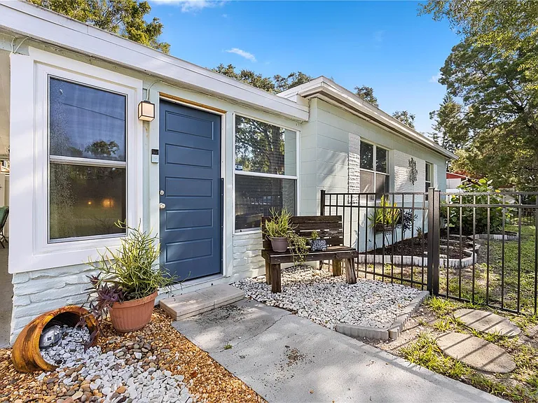 3011 W Van Buren Dr — Photo 2