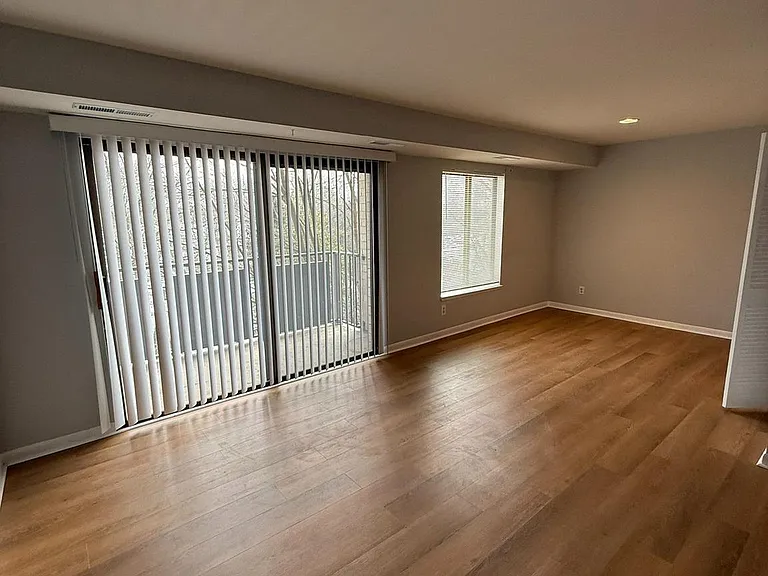 3100 S Manchester St #304 — Photo 4