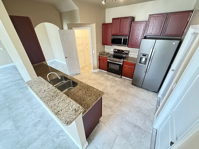 2411 Grasmere View Pkwy N — Photo 18