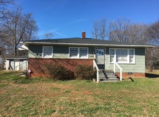 136 S Oakland St, Cowpens, SC 29330