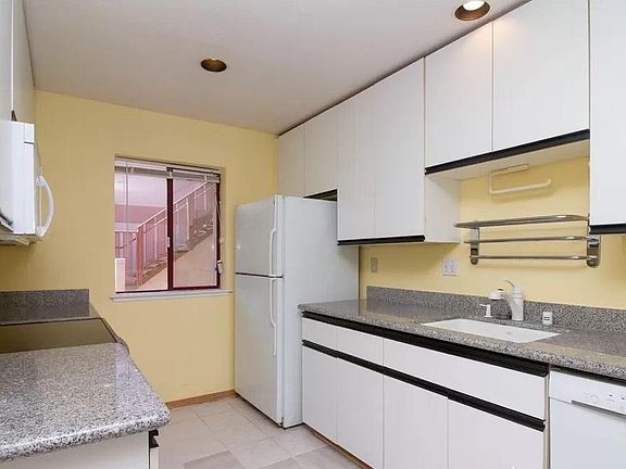 5th image of 4159 El Camino Way APT L
