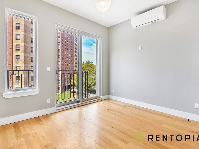 924 De Kalb Ave #401L — Photo 4