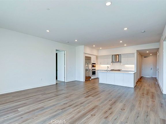 4th image of 4407 Rivington
