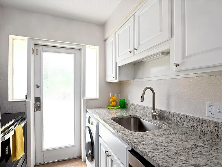 200 S Lucerne Cir E #15 — Photo 6