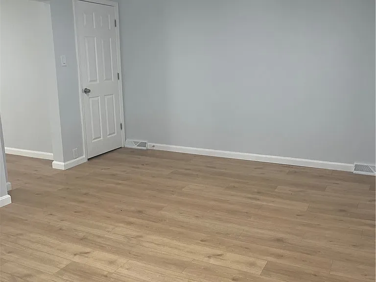 1252 Jefferson St — Photo 6