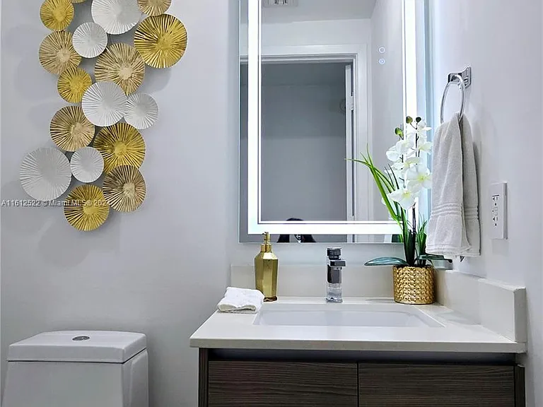 460 NE 28th St #602 — Photo 19